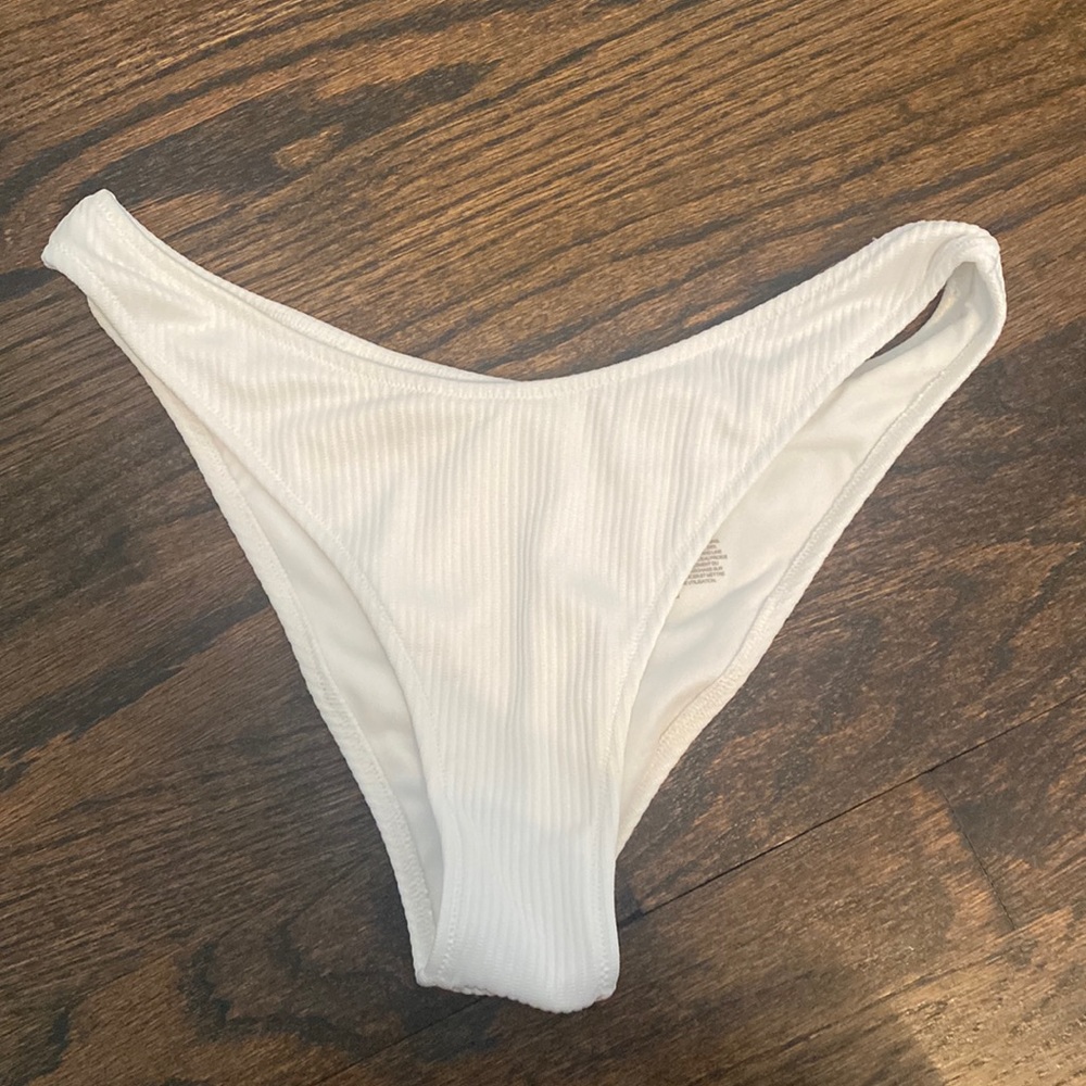 NWOT ribbed white bikini bottoms